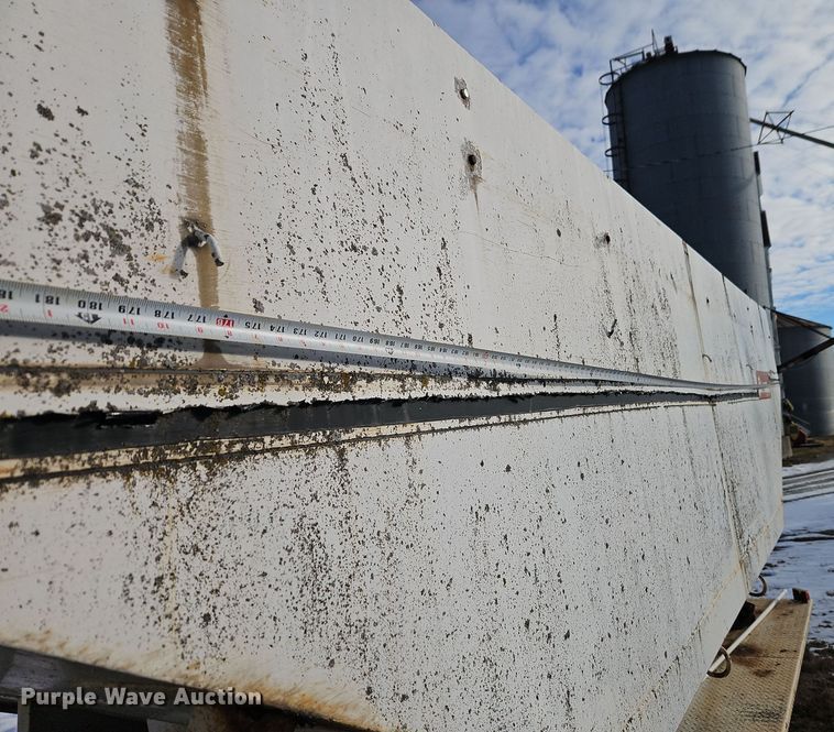 image for item DT7595 Willmar Load Runner 16 seed tender bed