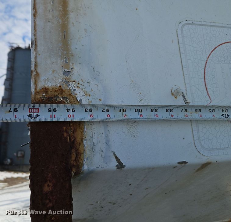 image for item DT7595 Willmar Load Runner 16 seed tender bed