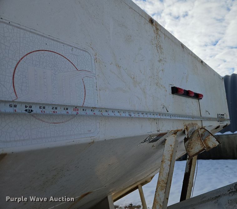 image for item DT7595 Willmar Load Runner 16 seed tender bed