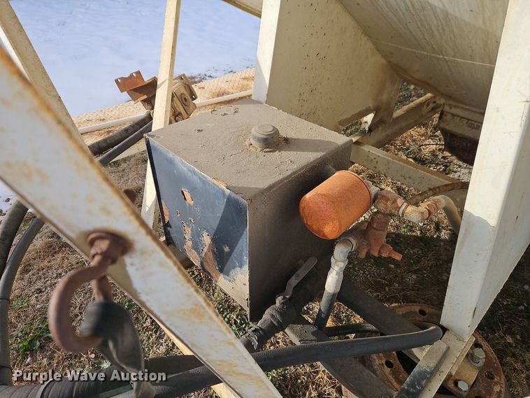 image for item DT7595 Willmar Load Runner 16 seed tender bed