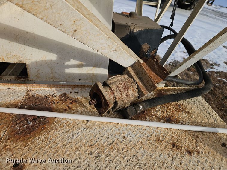 image for item DT7595 Willmar Load Runner 16 seed tender bed