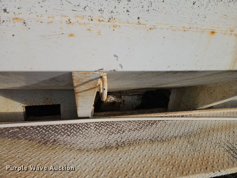 image for item DT7595 Willmar Load Runner 16 seed tender bed