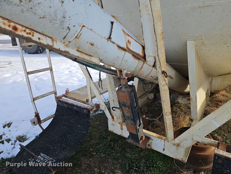 image for item DT7595 Willmar Load Runner 16 seed tender bed