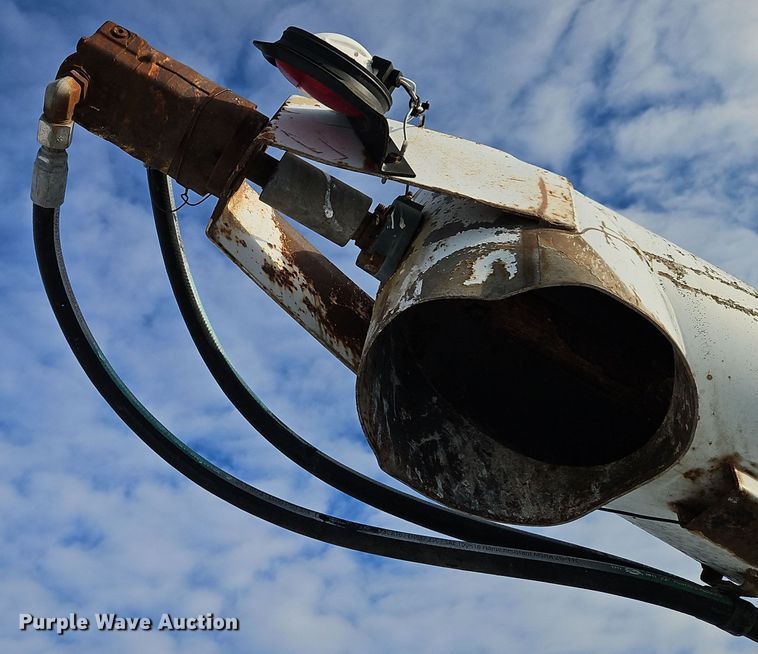 image for item DT7595 Willmar Load Runner 16 seed tender bed