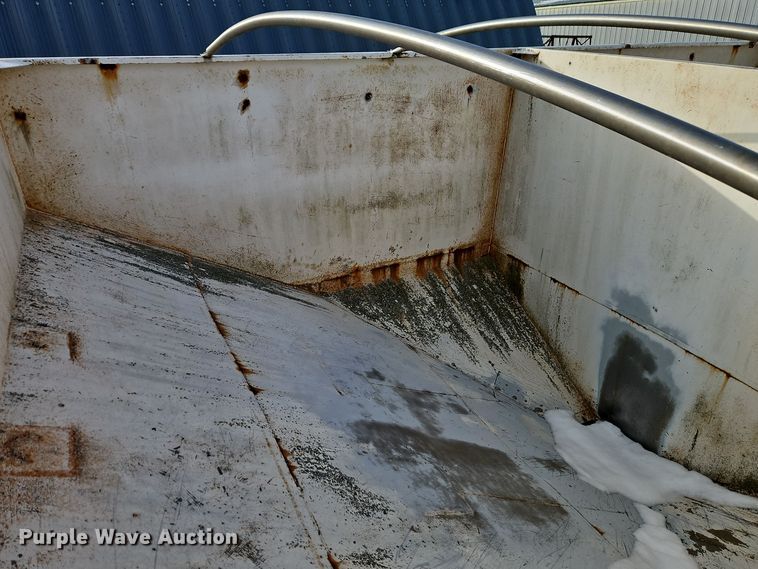 image for item DT7595 Willmar Load Runner 16 seed tender bed