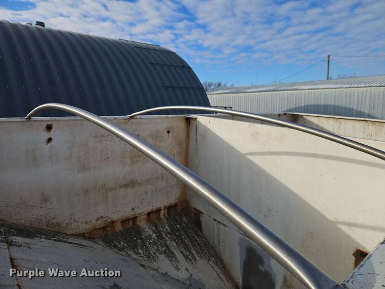 image for item DT7595 Willmar Load Runner 16 seed tender bed