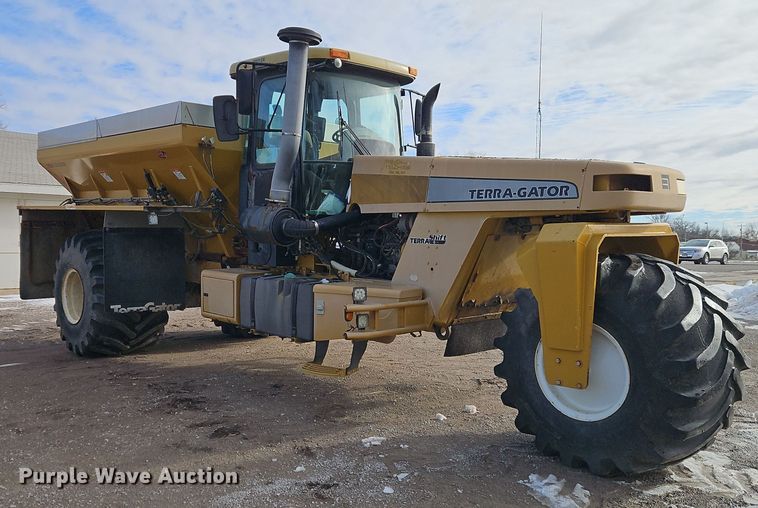 image for item DT7600 2003 Terra Gator 8103 spreader