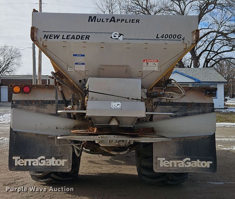 image for item DT7600 2003 Terra Gator 8103 spreader