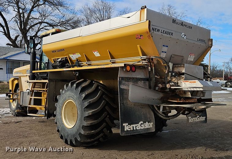 image for item DT7600 2003 Terra Gator 8103 spreader