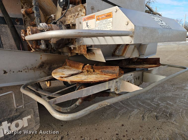 image for item DT7600 2003 Terra Gator 8103 spreader