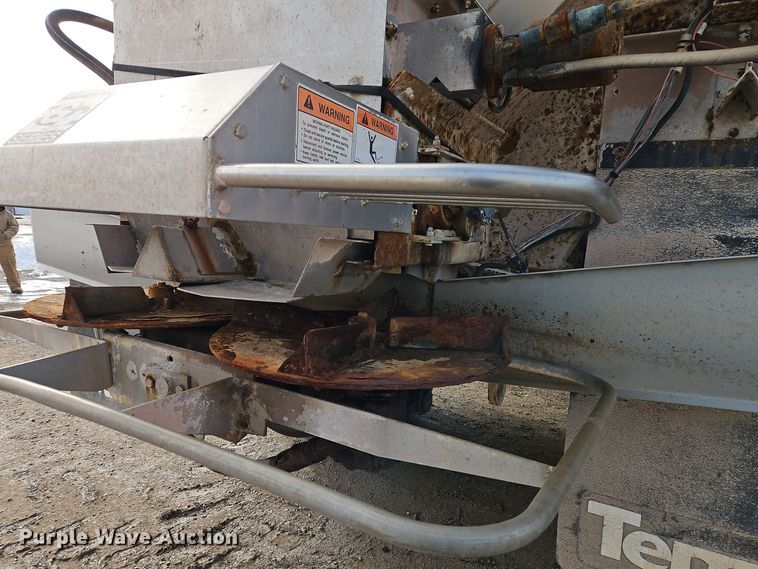 image for item DT7600 2003 Terra Gator 8103 spreader