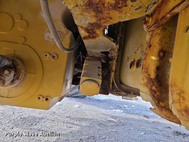 image for item DT7600 2003 Terra Gator 8103 spreader