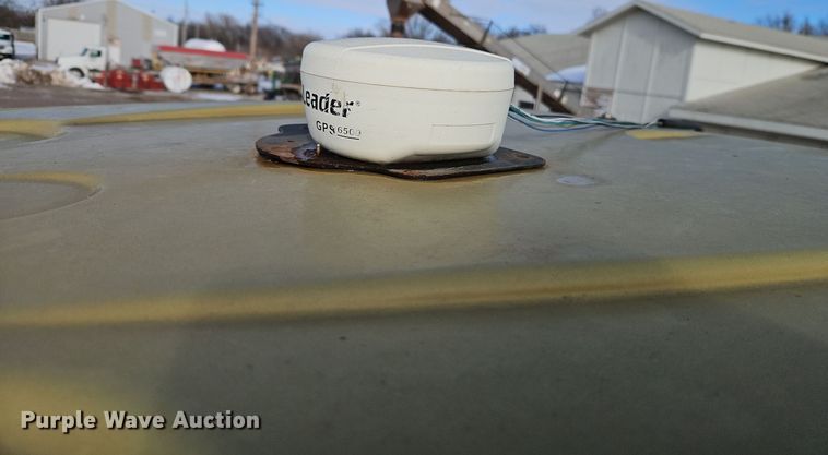 image for item DT7600 2003 Terra Gator 8103 spreader