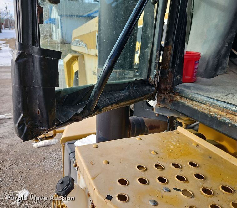 image for item DT7600 2003 Terra Gator 8103 spreader