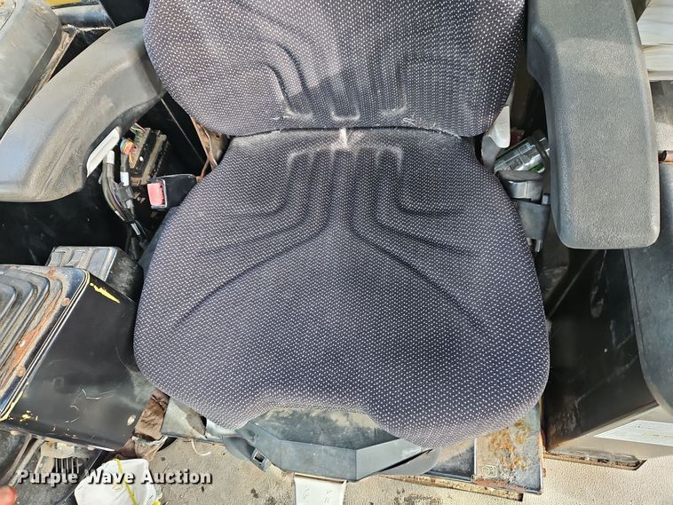 image for item DT7600 2003 Terra Gator 8103 spreader