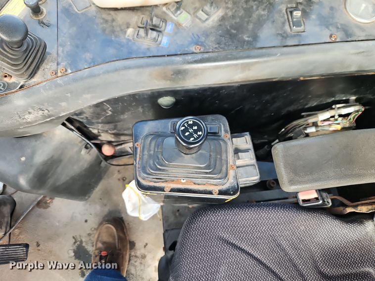 image for item DT7600 2003 Terra Gator 8103 spreader