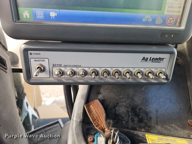 image for item DT7600 2003 Terra Gator 8103 spreader