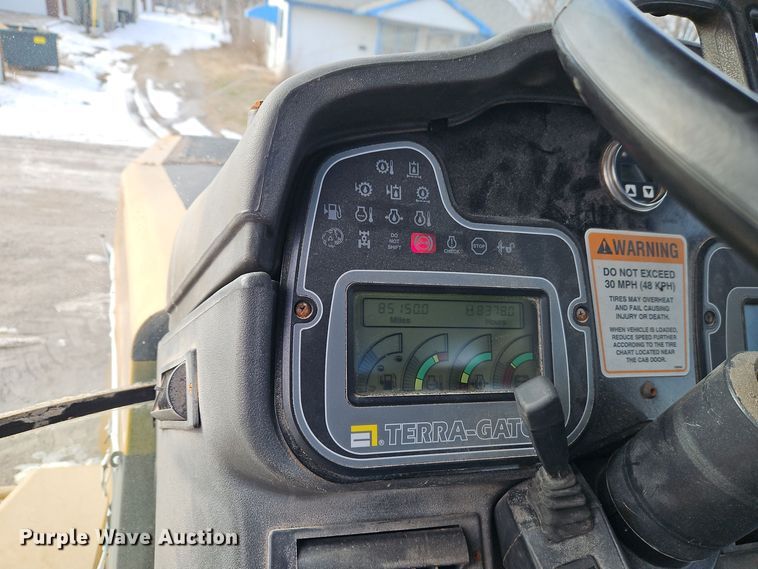 image for item DT7600 2003 Terra Gator 8103 spreader