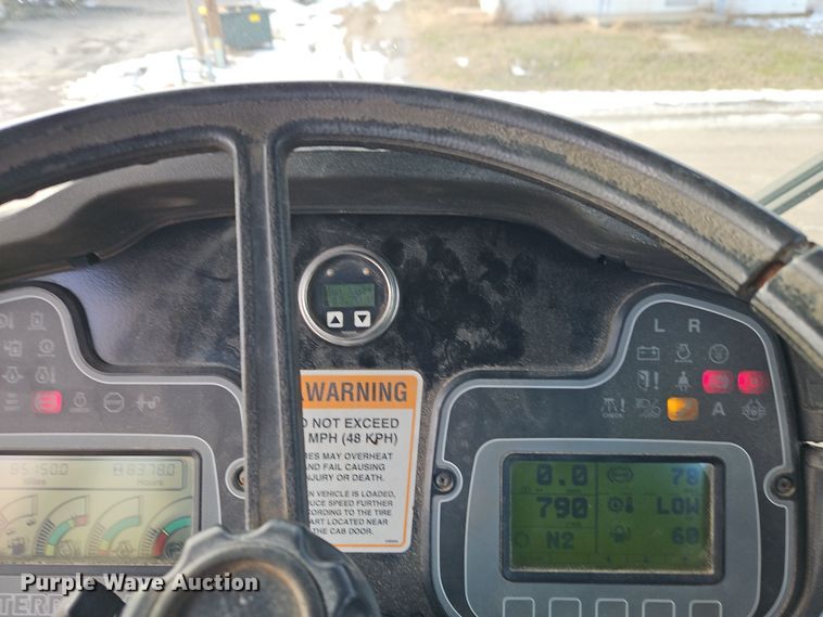 image for item DT7600 2003 Terra Gator 8103 spreader