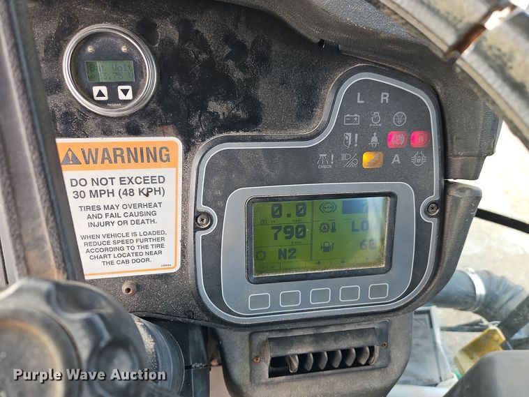 image for item DT7600 2003 Terra Gator 8103 spreader