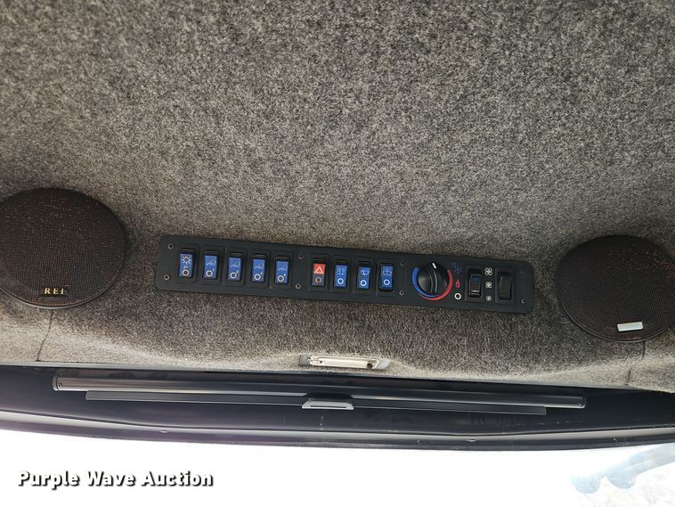 image for item DT7600 2003 Terra Gator 8103 spreader