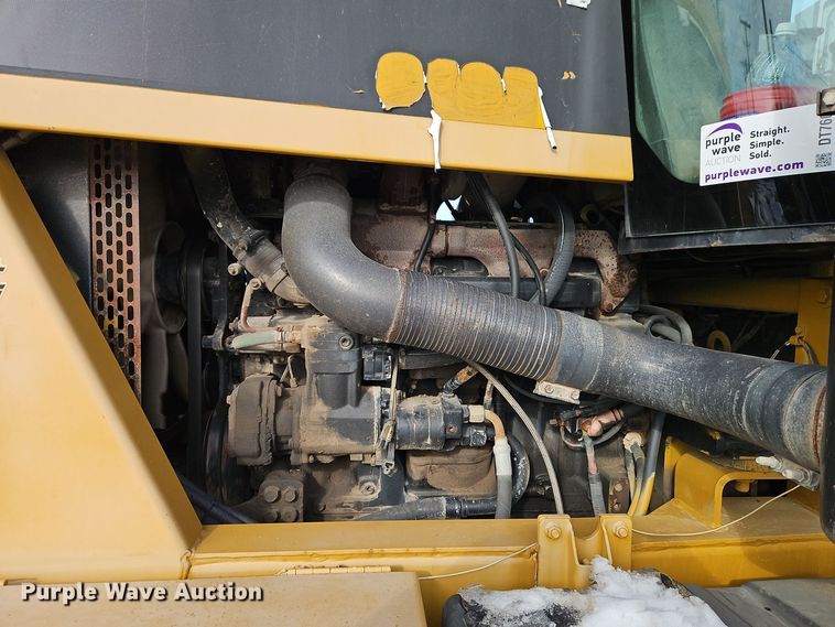 image for item DT7600 2003 Terra Gator 8103 spreader