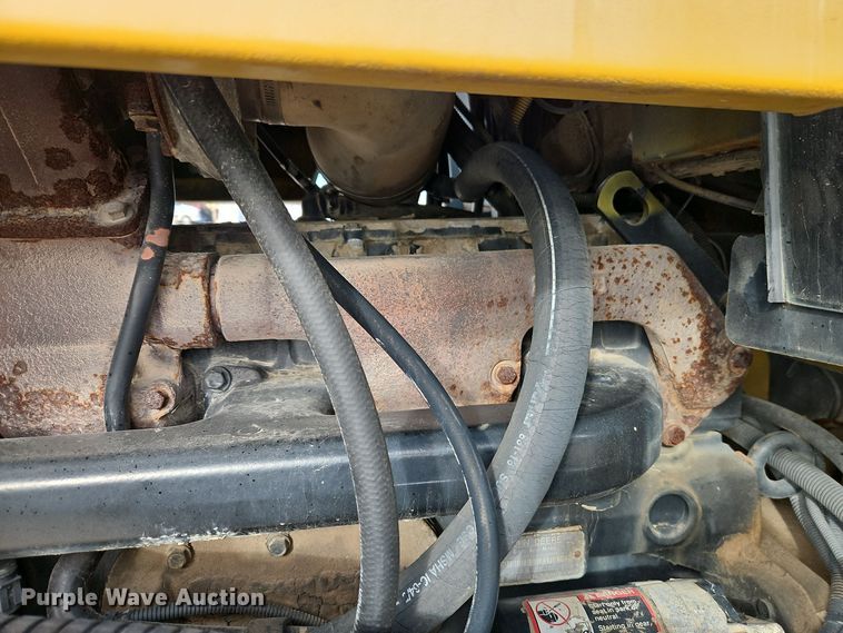 image for item DT7600 2003 Terra Gator 8103 spreader