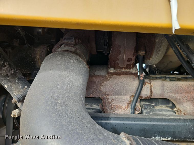 image for item DT7600 2003 Terra Gator 8103 spreader