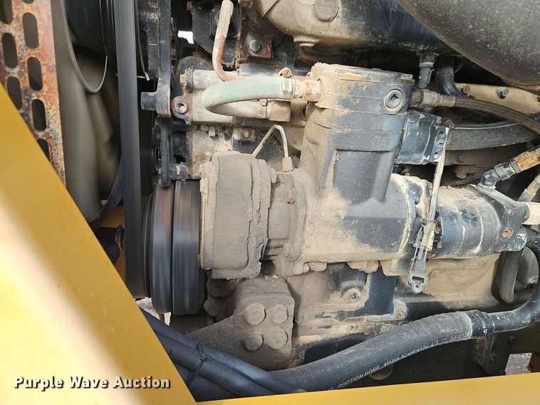 image for item DT7600 2003 Terra Gator 8103 spreader