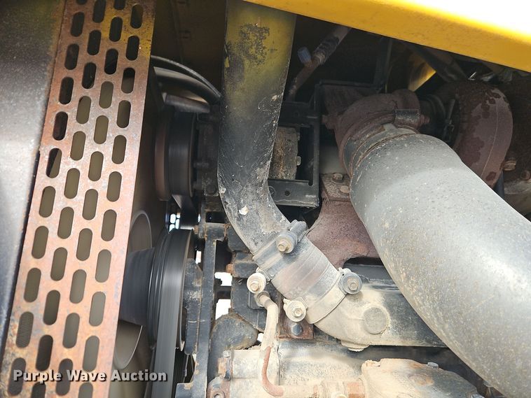 image for item DT7600 2003 Terra Gator 8103 spreader