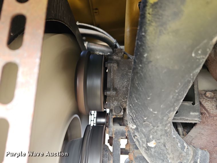 image for item DT7600 2003 Terra Gator 8103 spreader