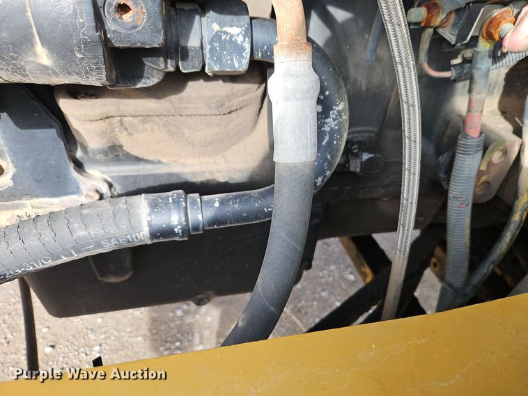 image for item DT7600 2003 Terra Gator 8103 spreader