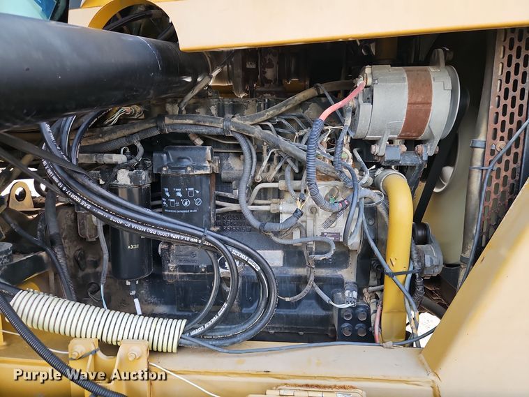 image for item DT7600 2003 Terra Gator 8103 spreader