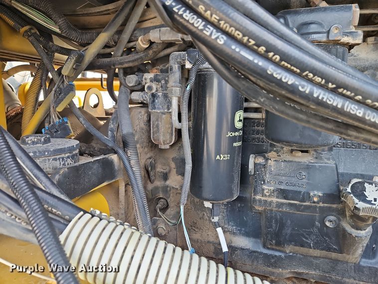 image for item DT7600 2003 Terra Gator 8103 spreader