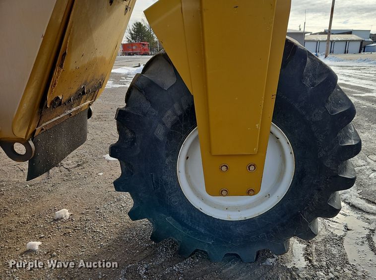 image for item DT7600 2003 Terra Gator 8103 spreader