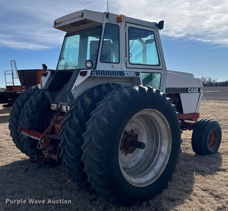 image for item DV2853 1979 Case 2390 tractor