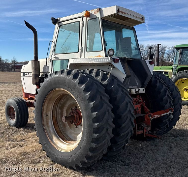 image for item DV2853 1979 Case 2390 tractor