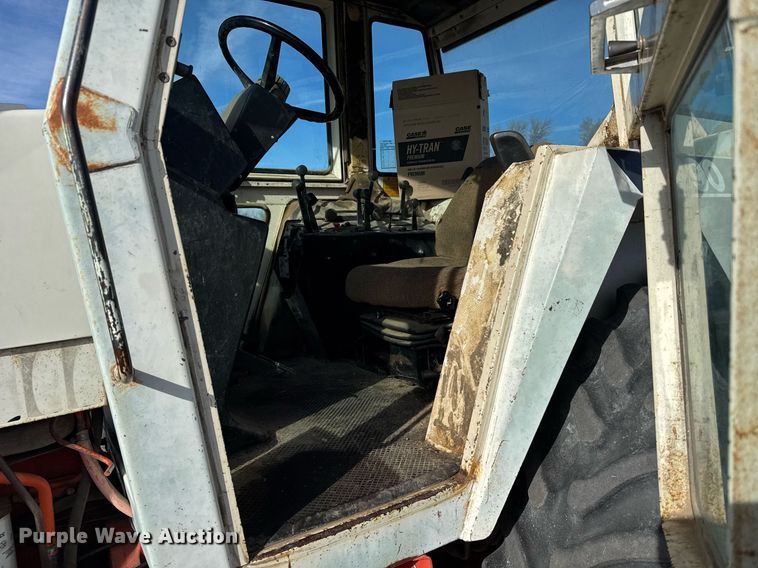 image for item DV2853 1979 Case 2390 tractor