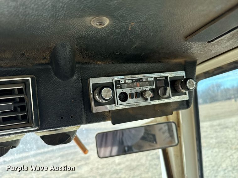 image for item DV2853 1979 Case 2390 tractor