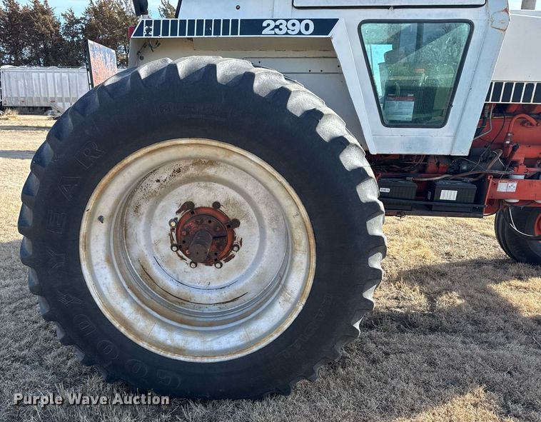 image for item DV2853 1979 Case 2390 tractor
