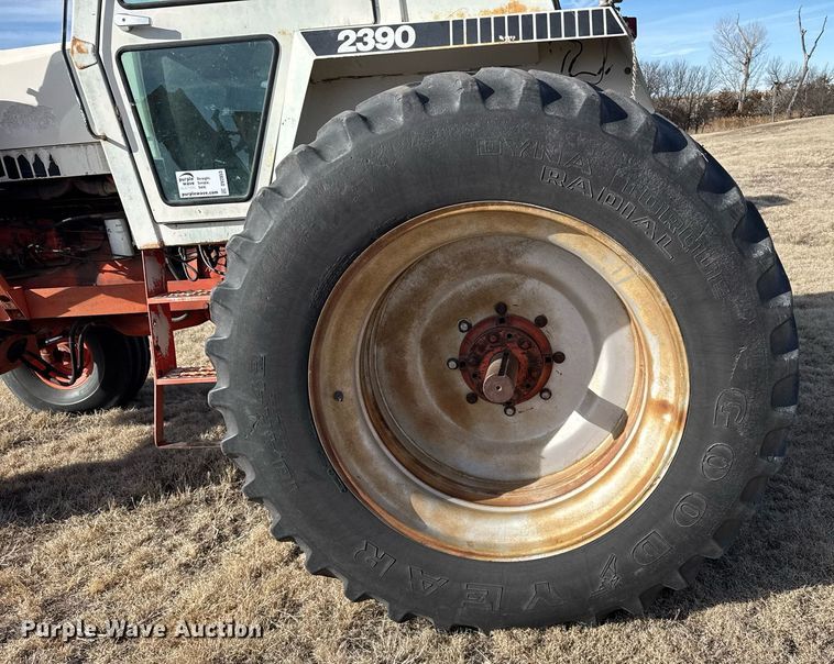 image for item DV2853 1979 Case 2390 tractor