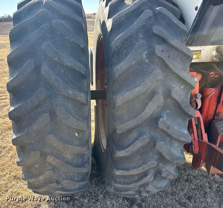 image for item DV2853 1979 Case 2390 tractor