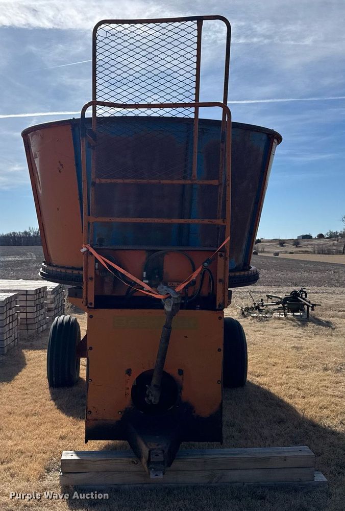 image for item DV2855 Bear Cat 4200 tub grinder