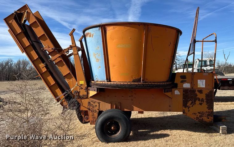 image for item DV2855 Bear Cat 4200 tub grinder