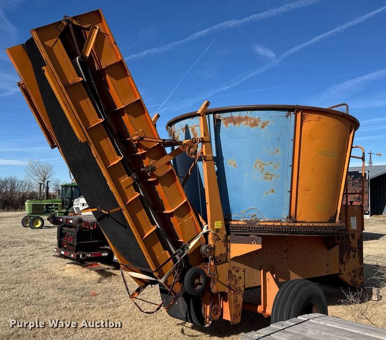 image for item DV2855 Bear Cat 4200 tub grinder