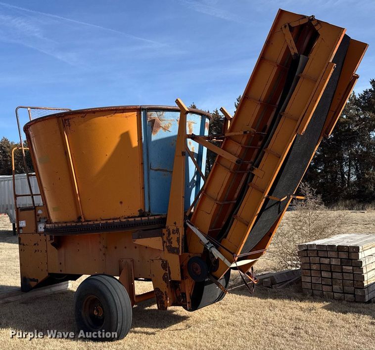 image for item DV2855 Bear Cat 4200 tub grinder