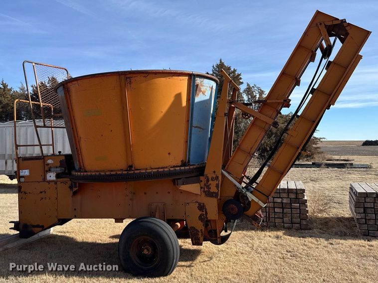 image for item DV2855 Bear Cat 4200 tub grinder