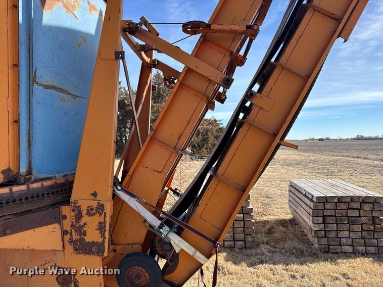 image for item DV2855 Bear Cat 4200 tub grinder