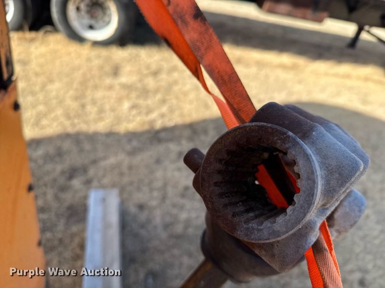 image for item DV2855 Bear Cat 4200 tub grinder