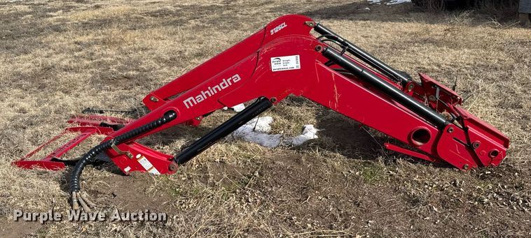 image for item DV2858 Mahindra 9125CL loader